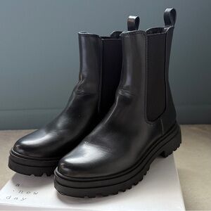 Black Memory Foam Chelsea Boots